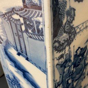 Twee Chinese blauw-witte en qianjiang cai vazen, 19/20e eeuw — foto 10