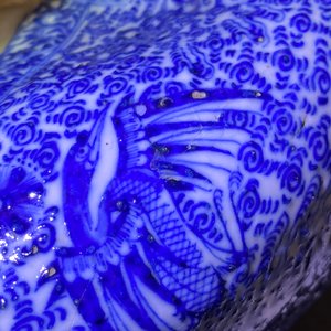 Twee Chinese blauw-witte figuren van Boeddha, 19/20e eeuw — foto 13