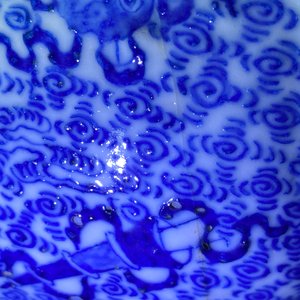 Twee Chinese blauw-witte figuren van Boeddha, 19/20e eeuw — foto 9