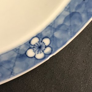 Twee Chinese blauw-witte klapmutskommen, Kangxi merk en periode — foto 12