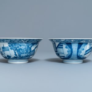 Twee Chinese blauw-witte klapmutskommen, Kangxi merk en periode — foto 5