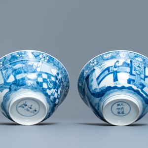 Twee Chinese blauw-witte klapmutskommen, Kangxi merk en periode — foto 7