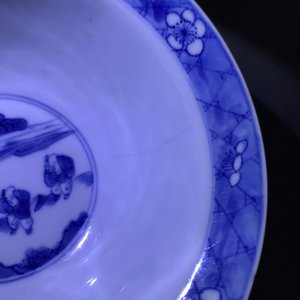 Twee Chinese blauw-witte klapmutskommen, Kangxi merk en periode — foto 9
