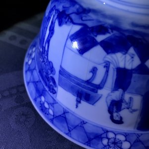 Twee Chinese blauw-witte klapmutskommen, Kangxi merk en periode — foto 10