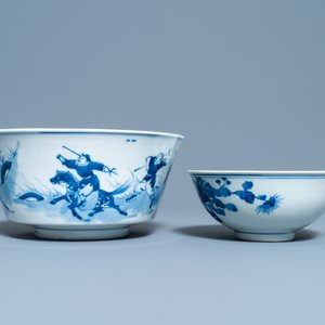 Twee Chinese blauw-witte kommen en een bord, 19e eeuw en Kangxi — foto 5