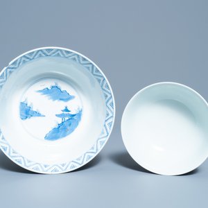 Twee Chinese blauw-witte kommen en een bord, 19e eeuw en Kangxi — foto 8