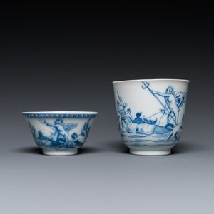 Twee Chinese blauw-witte koppen en schotels met mythologisch decor van Neptunus, Qianlong — foto 4