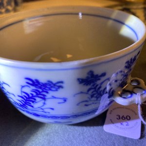 Twee Chinese blauw-witte papkommen met deksels, Kangxi — foto 11