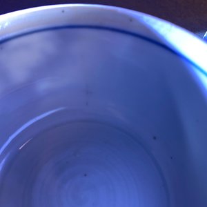 Twee Chinese blauw-witte papkommen met deksels, Kangxi — foto 12