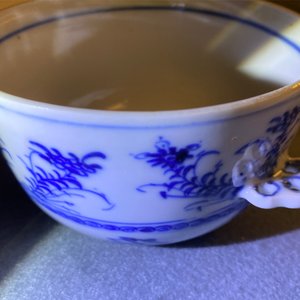 Twee Chinese blauw-witte papkommen met deksels, Kangxi — foto 14