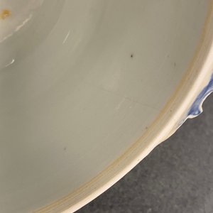 Twee Chinese blauw-witte papkommen met deksels, Kangxi — foto 16
