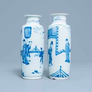 Twee Chinese blauw-witte rouleau vazen, Kangxi — foto 1