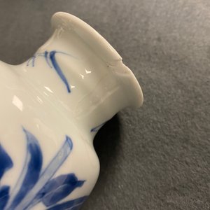 Twee Chinese blauw-witte rouleau vazen, Kangxi — foto 11