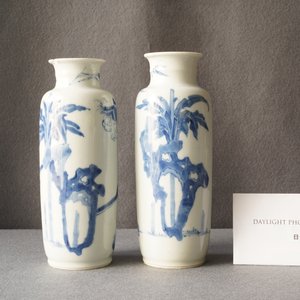 Twee Chinese blauw-witte rouleau vazen, Kangxi — foto 8