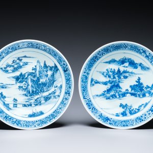 Twee Chinese blauw-witte schotels met berglandschappen, 19e eeuw — foto 2