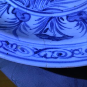 Twee Chinese blauw-witte schotels met een karper en met herten, Hongzhi — foto 4