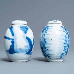 Twee Chinese blauw-witte theebussen met deksels, Kangxi — foto 3