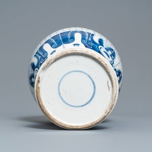 Twee Chinese blauw-witte vazen, 19e eeuw — foto 7