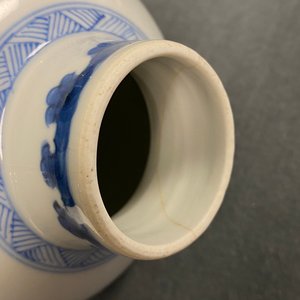 Twee Chinese blauw-witte vazen, Kangxi — foto 24