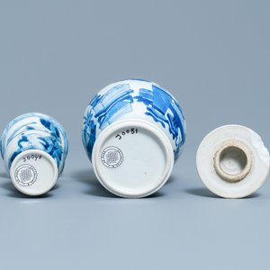 Twee Chinese blauw-witte vazen, Kangxi — foto 6