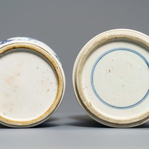 Twee Chinese blauw-witte vazen met een landschap en met vogels bij bloesems, Kangxi — foto 5