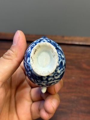 Twee Chinese blauw-witte vazen, twee miniatuur kannen en een theebus, Kangxi — foto 30