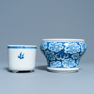 Twee Chinese blauw-witte wierookbranders, 19e eeuw — foto 4
