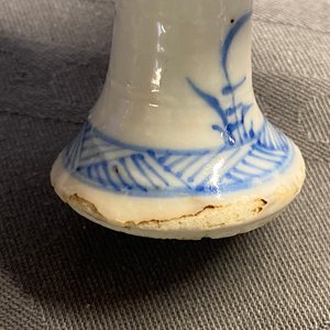 Twee Chinese blauw-witte wijnkoppen en een stem cup, Transitie periode — foto 13