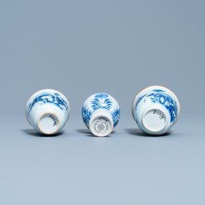 Twee Chinese blauw-witte wijnkoppen en een stem cup, Transitie periode — foto 7