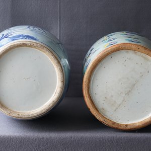 Twee Chinese blauwwitte en famille rose vazen, 19e eeuw — foto 16