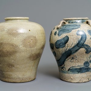 Twee Chinese blauwwitte en monochrome Swatow potten, Ming — foto 4
