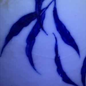 Twee Chinese blauwwitte en wucai vazen, Yongzheng en Wanli merken, 19e eeuw — foto 18