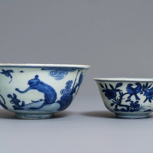 Twee Chinese blauwwitte kommen met dieren en bloemen, Jiajing — foto 2