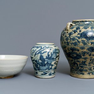Twee Chinese blauwwitte Swatow potten en een kom, Ming — foto 2