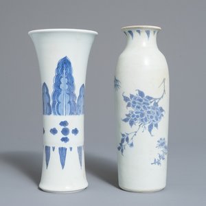 Twee Chinese blauwwitte vazen met floraal decor, Hatcher cargo, Transitie periode — foto 1