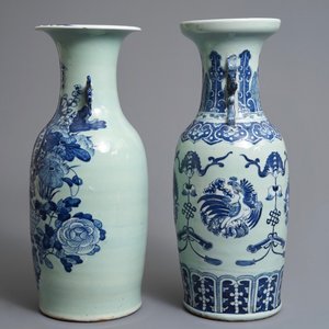 Twee Chinese blauwwitte vazen op celadon fondkleur, 19e eeuw — foto 4