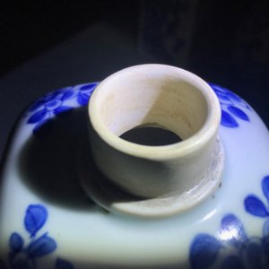 Twee Chinese blauwwitte vierkante theebussen met deksels, Kangxi — foto 23
