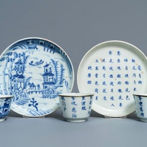 Twee Chinese 'Bleu de Hue' bordjes en drie koppen voor de Vietnamese markt, diverse merken, 19e eeuw — foto 1