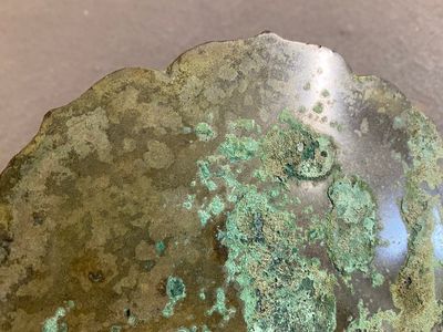 Twee Chinese bronzen spiegels, Tang of later — foto 7