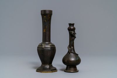 Twee Chinese bronzen vazen, Ming