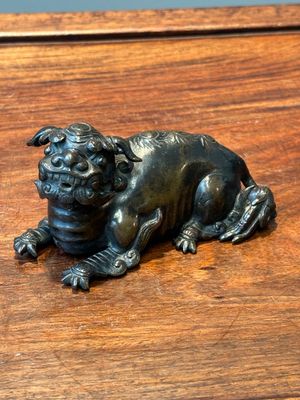 Twee Chinese bronzen waterdruppelaars, Ming/Qing — foto 11