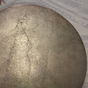 Twee Chinese bronzen wierookbranders, een spiegel en een vaas, Ming en later — foto 24