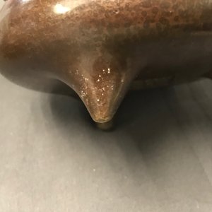 Twee Chinese bronzen wierookbranders op drie poten, Xuande merk, 19e eeuw — foto 16