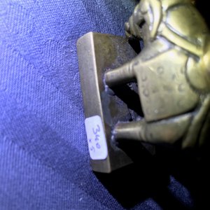 Twee Chinese bronzen wierookbranders, twee stempels en een doosje met inscriptie, 19/20e eeuw — foto 12