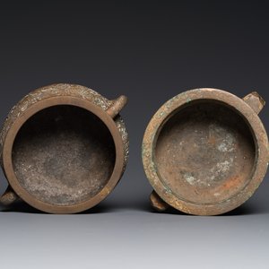 Twee Chinese bronzen wierookbranders, Xuande merken, 19/20e eeuw — foto 6