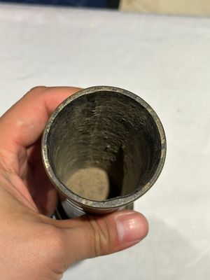 Twee Chinese bronzen wierookvaten, één met sokkel en drie vazen, Xuande merk, 19/20e eeuw — foto 13