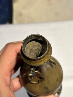 Twee Chinese bronzen wierookvaten, één met sokkel en drie vazen, Xuande merk, 19/20e eeuw — foto 21