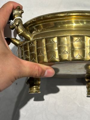 Twee Chinese bronzen wierookvaten, één met sokkel en drie vazen, Xuande merk, 19/20e eeuw — foto 25