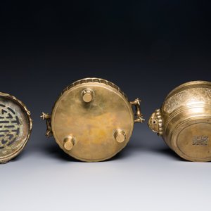 Twee Chinese bronzen wierookvaten, één met sokkel en drie vazen, Xuande merk, 19/20e eeuw — foto 5