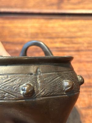 Twee Chinese bronzen wierookvaten, Xuande merk, Yuan/Ming — foto 14